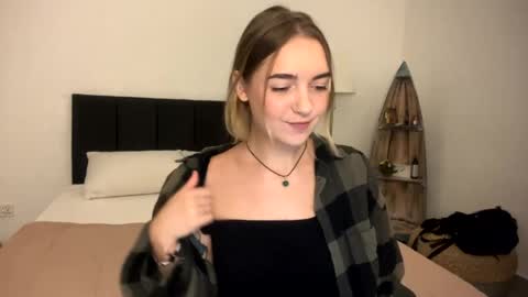 Roxy online show from April 2026 01:34:01 PM