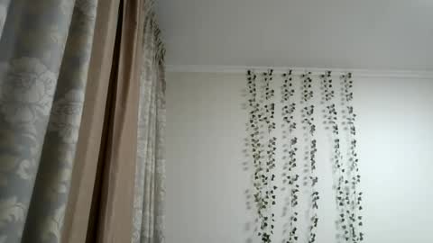 Roza05x online show from August 2026 05:37:01 PM
