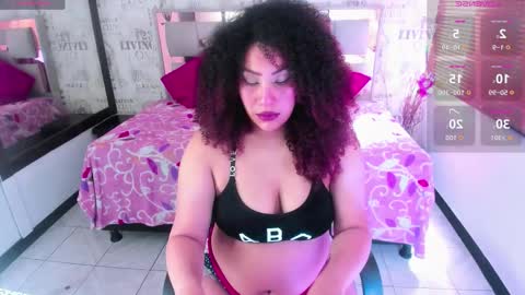 Snapshot of rozze_mila chatting on November 2025 01:22:01 PM online show from November 2025 01:22:01 PM