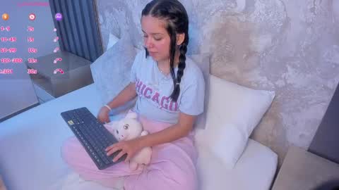 Snapshot of rubby_grundy chatting on June 2026 04:30:02 AM R U B B Y online show from June 2026 04:30:02 AM