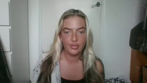 Snapshot of rubyredxxxoxxx chatting on December 2024 03:20:02 PM rubyredxxxoxxx online show from December 2024 03:20:02 PM