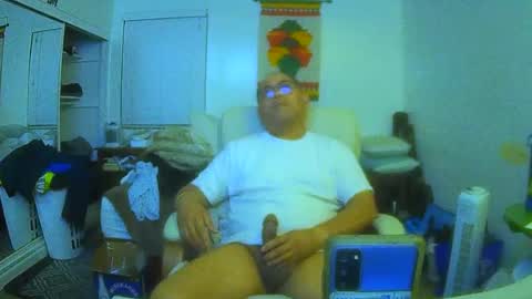 Snapshot of rueltrinidad73 chatting on June 2026 05:15:01 AM rueltrinidad73 online show from June 2026 05:15:01 AM