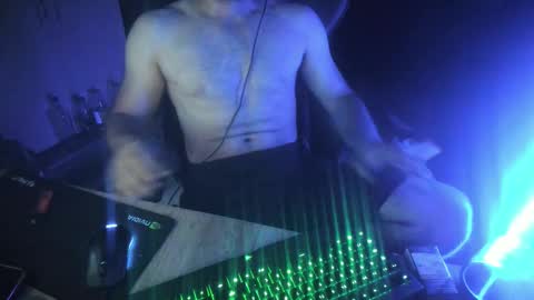 Snapshot of rumblebumbles chatting on December 2025 06:59:01 PM RumbleBumbles online show from December 2025 06:59:01 PM