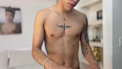  R U S S E L L  online show from November 2025 11:50:01 PM