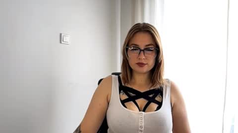 Nika online show from September 2025 09:33:02 AM