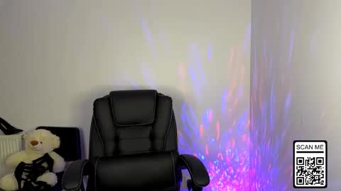 Nika online show from October 2025 08:20:01 PM