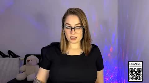 Nika online show from November 2025 07:57:02 PM