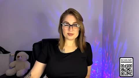 Nika online show from November 2025 06:51:01 PM