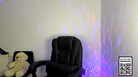 Nika online show from November 2025 05:22:01 PM