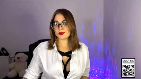 Nika online show from November 2025 08:12:01 PM