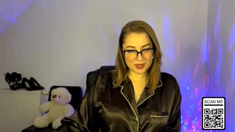 Nika online show from December 2025 08:25:01 PM