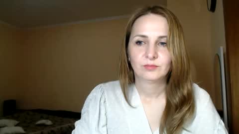 Snapshot of ruthpark chatting on November 2025 08:19:01 PM Ruth online show from November 2025 08:19:01 PM