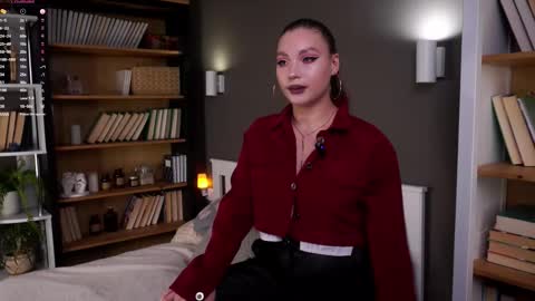 Emma online show from September 2025 01:01:01 PM