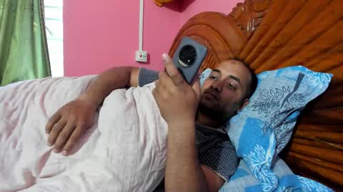 Snapshot of rwb17 chatting on December 2025 09:06:01 AM rwb17 online show from December 2025 09:06:01 AM