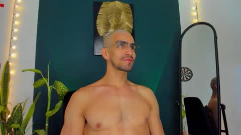 Ryan independent model online show from September 2025 01:03:01 PM