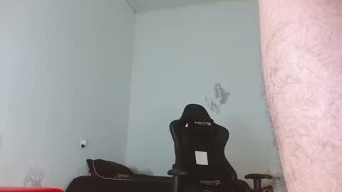 Snapshot of ryan_warren18 chatting on December 2024 11:51:01 PM RYAN online show from December 2024 11:51:01 PM