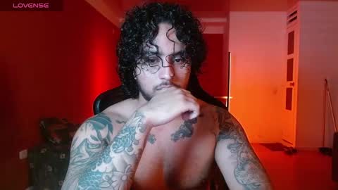 Snapshot of ryan_warren18 chatting on October 2025 06:37:01 AM RYAN online show from October 2025 06:37:01 AM