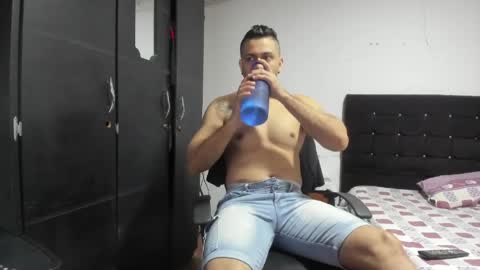 ryan_xc1 online show from April 2026 02:32:01 AM