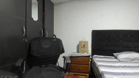 ryan_xc1 online show from April 2026 03:01:04 AM