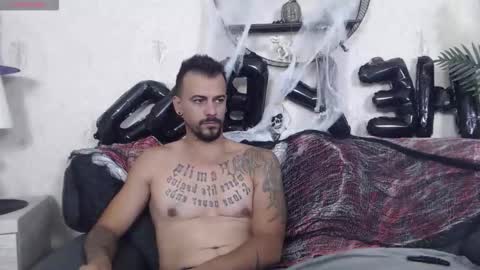 Snapshot of ryanvibe chatting on October 2025 11:33:02 AM Ryan online show from October 2025 11:33:02 AM