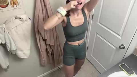 rylanxoxo online show from November 2025 04:00:02 AM