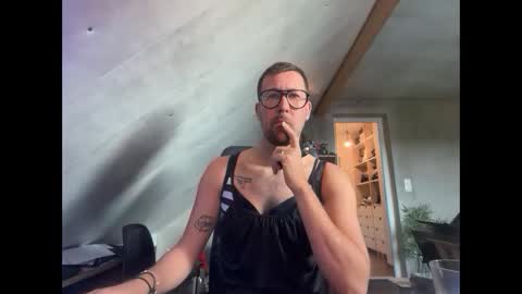 s1ave1989 online show from November 2025 09:47:02 AM