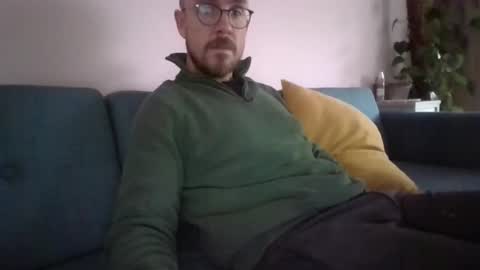 s_i_q online show from October 2025 08:57:02 AM