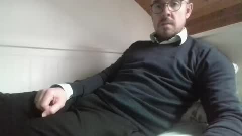 s_i_q online show from November 2025 01:39:02 PM