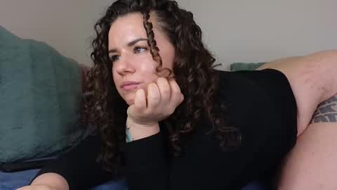 Snapshot of s_leanne_ chatting on November 2025 12:13:02 AM Leanne online show from November 2025 12:13:02 AM