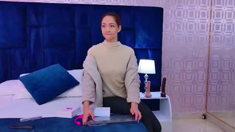 Snapshot of saara_brown chatting on November 2025 09:57:02 PM Saara Brown online show from November 2025 09:57:02 PM