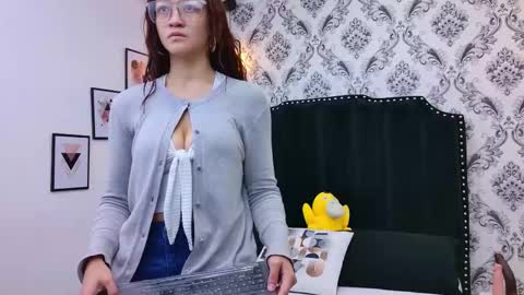 Snapshot of saara_brown chatting on November 2025 12:05:02 PM Saara Brown online show from November 2025 12:05:02 PM