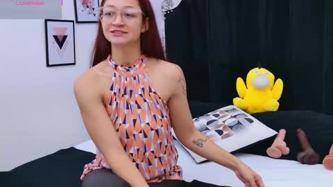 Snapshot of saara_brown chatting on November 2025 12:16:01 PM Saara Brown online show from November 2025 12:16:01 PM