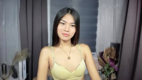 Snapshot of sabrina_maxx chatting on November 2025 03:23:01 PM Nadine online show from November 2025 03:23:01 PM