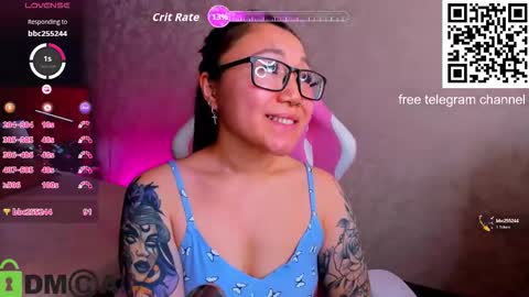 Snapshot of sabrina_sven chatting on November 2025 01:49:01 AM GMT7TueWedThuFriSatSun 0100am-0700am online show from November 2025 01:49:01 AM