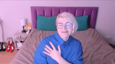 Sabrina MacMarren online show from October 2025 08:49:02 PM