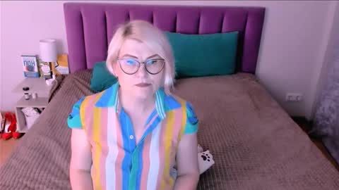 Sabrina MacMarren online show from November 2025 02:06:02 PM