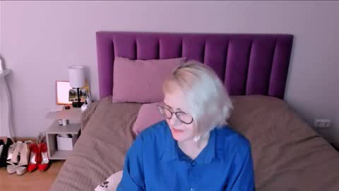 Sabrina MacMarren online show from November 2025 09:47:01 PM