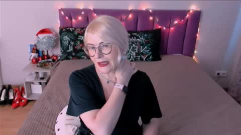 Sabrina MacMarren online show from January 2026 01:04:02 PM