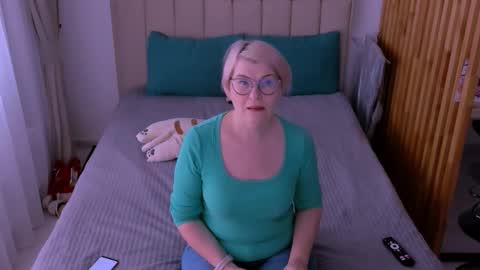 Sabrina MacMarren online show from March 2026 09:00:01 AM