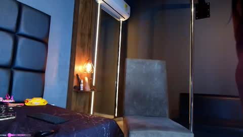 Snapshot of safiro_blue chatting on November 2025 01:33:02 PM SARA online show from November 2025 01:33:02 PM