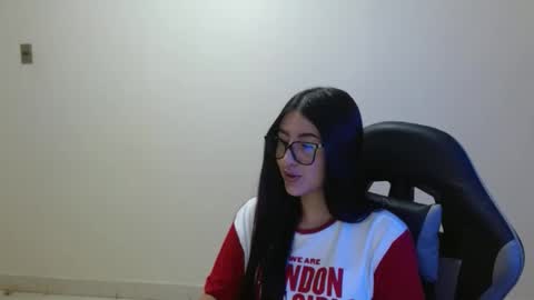 Sahaliefox  online show from February 2026 04:05:02 PM