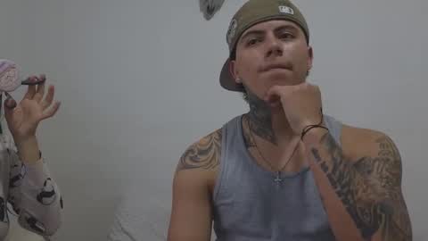 Snapshot of sahara_n_thiago chatting on November 2025 11:27:02 AM Sahara y Thiago online show from November 2025 11:27:02 AM