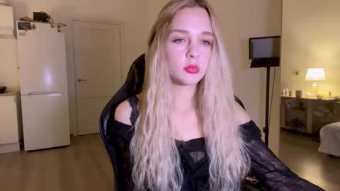 Sofia online show from October 2025 04:19:01 PM