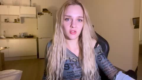 Sofia online show from November 2025 10:42:01 PM