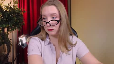 saint__vicious online show from December 2025 08:39:01 PM