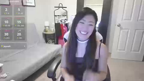 Snapshot of sakuura7 chatting on October 2025 11:42:01 AM Sakura online show from October 2025 11:42:01 AM