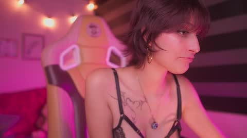 Snapshot of sallydennise chatting on December 2024 01:19:01 AM SALLY online show from December 2024 01:19:01 AM