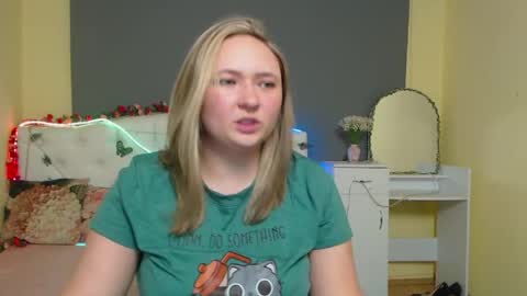 Snapshot of sallyverda chatting on May 2026 06:02:02 PM Sally online show from May 2026 06:02:02 PM