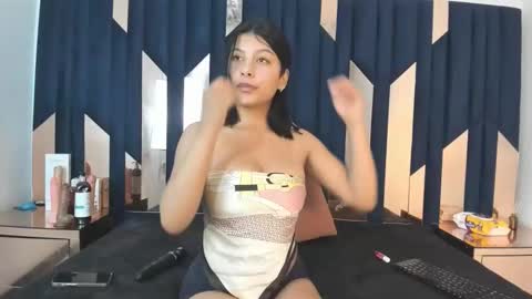 salmaportman_ online show from December 2025 03:06:01 PM