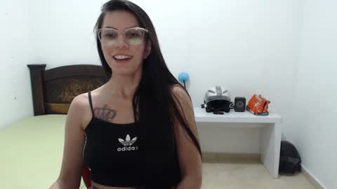 Snapshot of salome_sweet4_ chatting on January 2025 11:35:01 PM salome online show from January 2025 11:35:01 PM